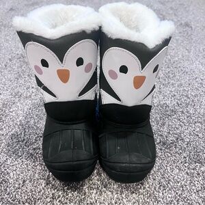 Cat and Jack penguin snow boots size 12